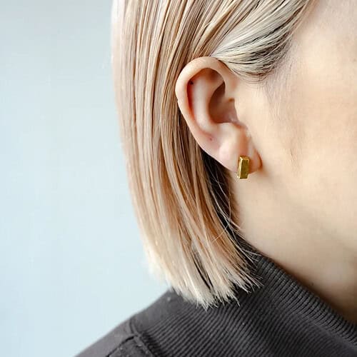 ソレッラ Sorelle 真鍮耳環 方形立體槌目